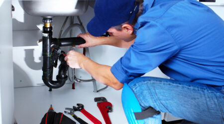 6 steps to take before hiring a plumbing service