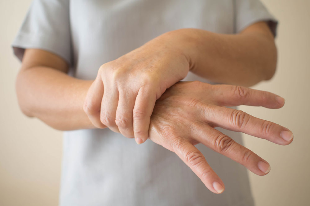 Causes, signs, and treatments of hand tremors