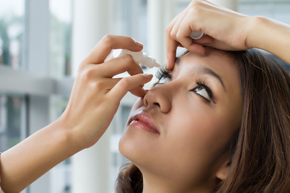 Techniques to apply eye drops properly