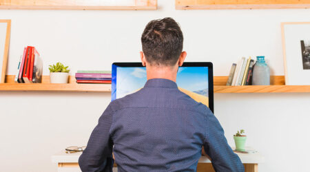 7 ergonomic benefits of lap desks