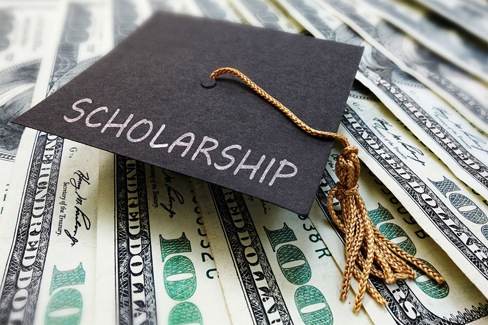 7 popular scholarships for college students