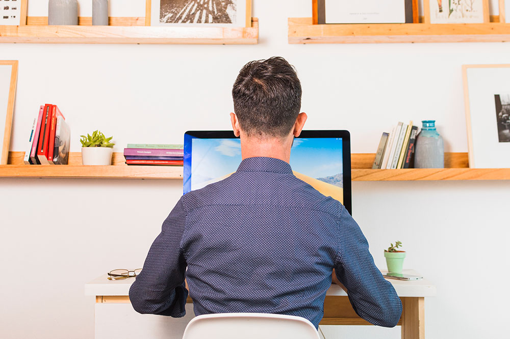 7 ergonomic benefits of lap desks